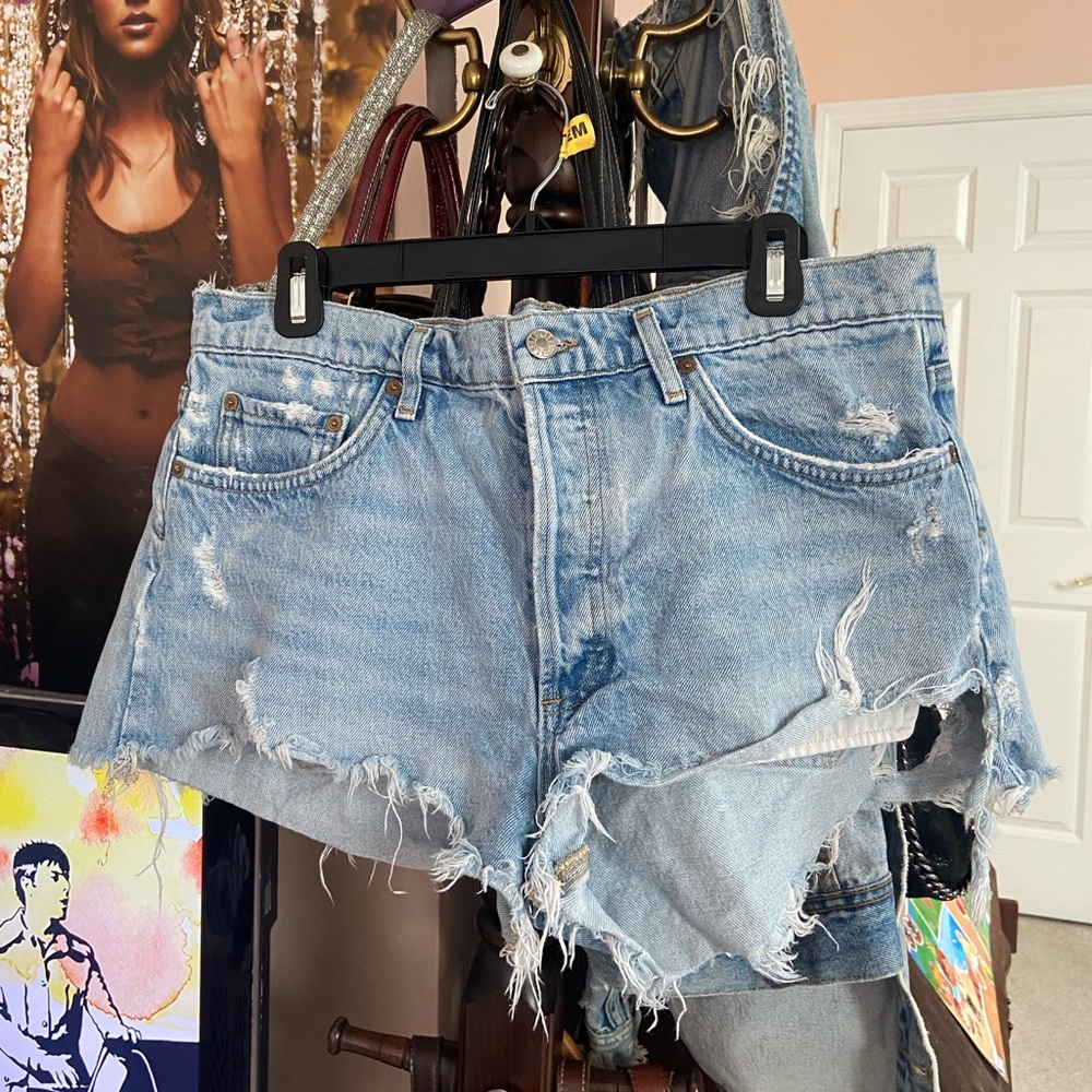 Agolde Parker Cutoff light wash denim shorts